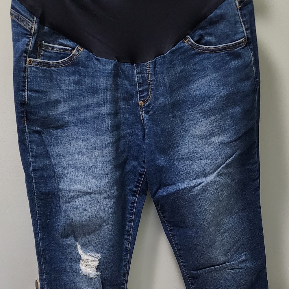 A:Glow maternity capri's, size 14